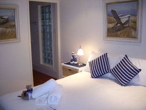 Alexander Lakeside Bed And Breakfast - Hervey Bay Accommodation 3