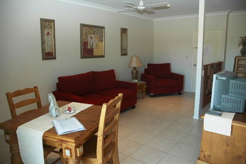 Alexander Lakeside Bed And Breakfast - Hervey Bay Accommodation 4