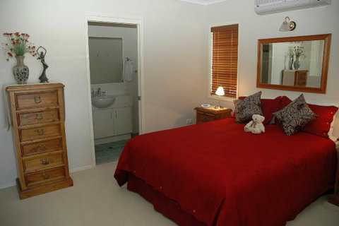 Alexander Lakeside Bed And Breakfast - Hervey Bay Accommodation 5