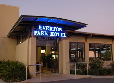 Everton Park Hotel - Tourism Hervey Bay 0
