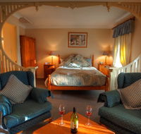 Honeysuckle Cottages and The Rocks Restaurant - Hervey Bay Accommodation