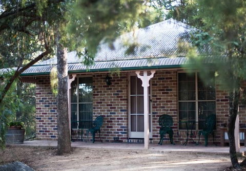 Honeysuckle Cottages And The Rocks Restaurant - Hervey Bay Accommodation 4