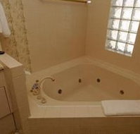 McNevins Warwick Motel and Gunyah Restaurant - Hervey Bay Accommodation