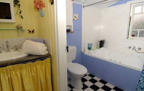 Thistledown Country Retreat - Tourism Hervey Bay 0