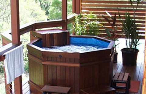 Ravensbourne Escape Tree Tops - Tourism Hervey Bay 0