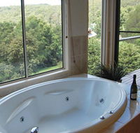 Ravensbourne Escape Kookaburra Kottage - Hervey Bay Accommodation
