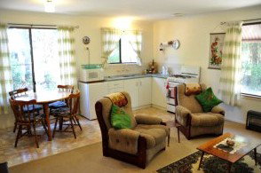 Uhuru Chalets - Tourism Hervey Bay 1