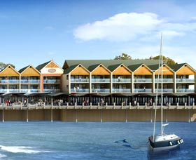 Quality Suites Crest Mandurah - Hervey Bay Accommodation 0