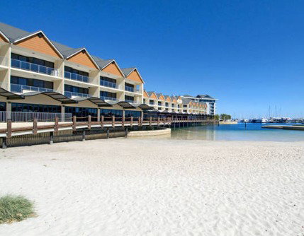 Quality Suites Crest Mandurah - Hervey Bay Accommodation 1