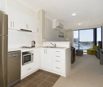 Quality Suites Crest Mandurah - Hervey Bay Accommodation 2