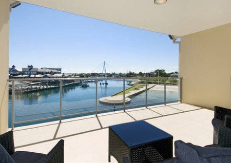 Quality Suites Crest Mandurah - Hervey Bay Accommodation 4