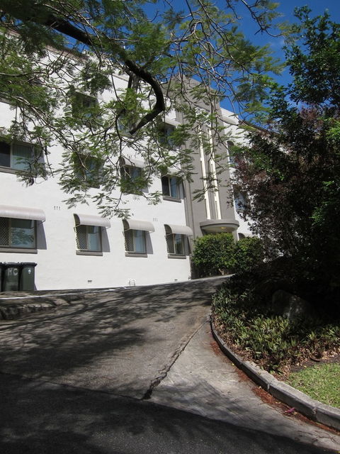 Hampton Court Apartments - Hervey Bay Accommodation 3