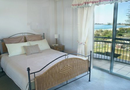 Golden Sea Apartments - Hervey Bay Accommodation 3