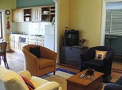 Blue House Family Accommodation - Hervey Bay Accommodation 5