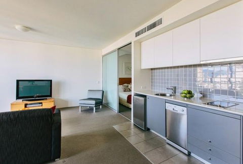Cairns Harbour Lights Hotel - Hervey Bay Accommodation 1