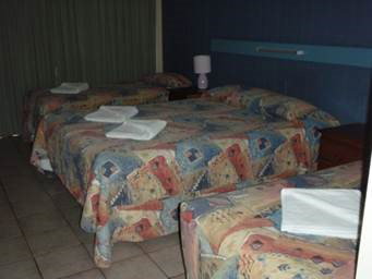 Gladstone Village Motel - Hervey Bay Accommodation 2