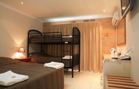 Emerald Central Palms Motel - Hervey Bay Accommodation 0