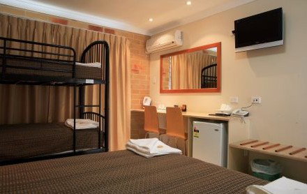 Emerald Central Palms Motel - Hervey Bay Accommodation 3