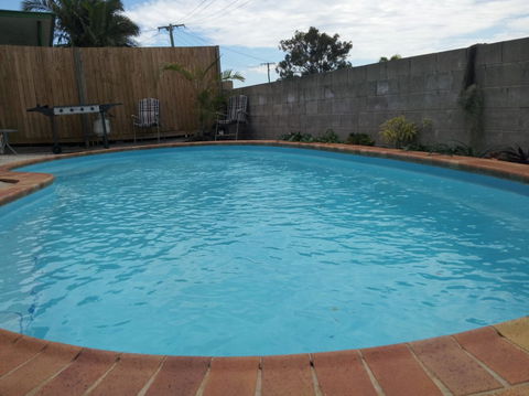 AMELIA STREET GLADSTONE 5 BEDROOMS - Hervey Bay Accommodation 5