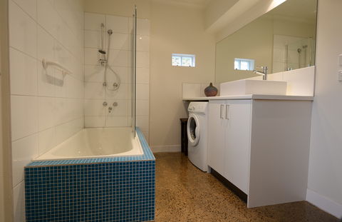 Surfers Palace Torquay - Tourism Hervey Bay 4