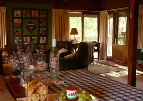 The Burrow At Wombat Bend Bed And Breakfast - Hervey Bay Accommodation 2