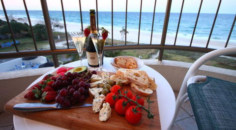 San Simeon Beachfront Apartments - Hervey Bay Accommodation 6