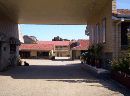 Carseldine Court Motel - Hervey Bay Accommodation 2