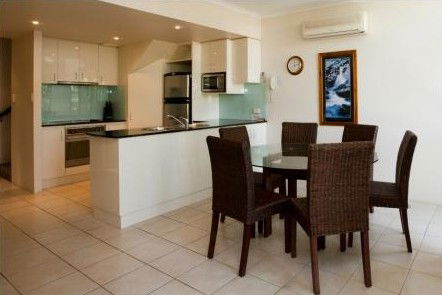 A Tropical Nite - Hervey Bay Accommodation 2
