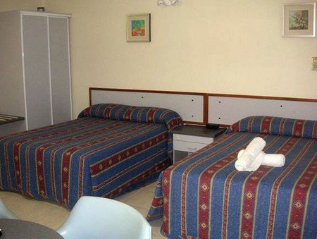 Cairns Holiday Lodge - Hervey Bay Accommodation 1