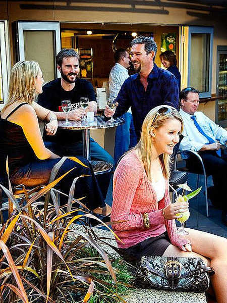 Morphett Arms Hotel - Hervey Bay Accommodation 0