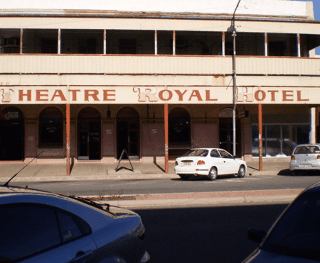 Theatre Royal Hotel - Hervey Bay Accommodation
