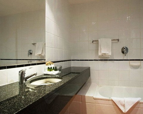 The York Canberra - Hervey Bay Accommodation 2