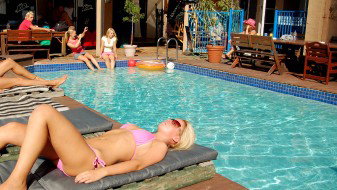 Surf N Sun Beachside Backpackers - Hervey Bay Accommodation 2