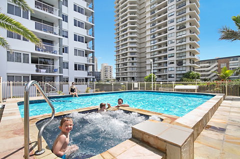 Sandpiper Apartments Broadbeach - Hervey Bay Accommodation 3