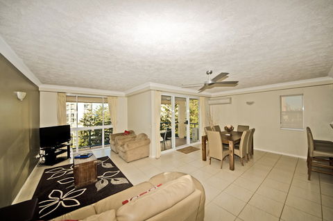 San Mateo On Broadbeach - Hervey Bay Accommodation 5