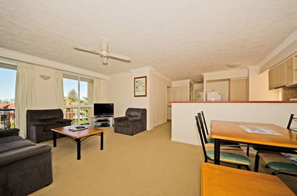 San Mateo On Broadbeach - Hervey Bay Accommodation 9
