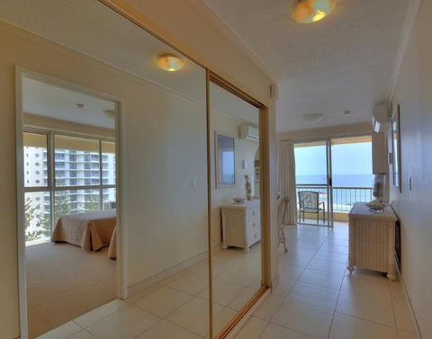 Surfers Beachside Holiday Apartments - Hervey Bay Accommodation 4