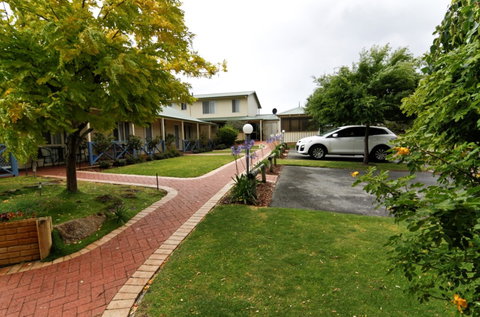 Park Avenue Holiday Units - Hervey Bay Accommodation 0