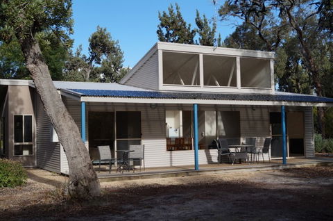 Wattle Point Waterfront Retreat - Hervey Bay Accommodation 1