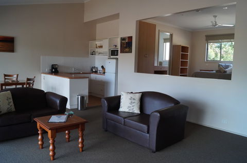 Wattle Point Waterfront Retreat - Hervey Bay Accommodation 3
