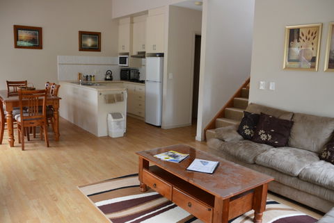 Wattle Point Waterfront Retreat - Hervey Bay Accommodation 4