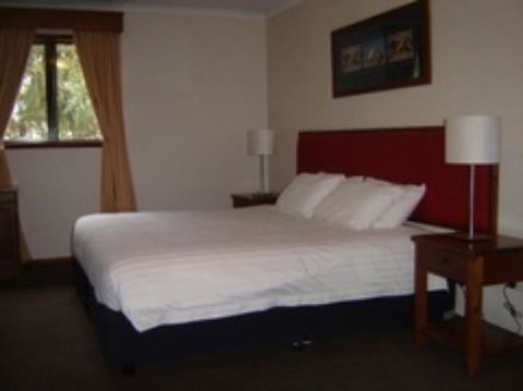 The Island Resort Motel - Hervey Bay Accommodation 2