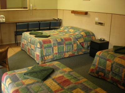 Cross Roads Motel - Hervey Bay Accommodation 1