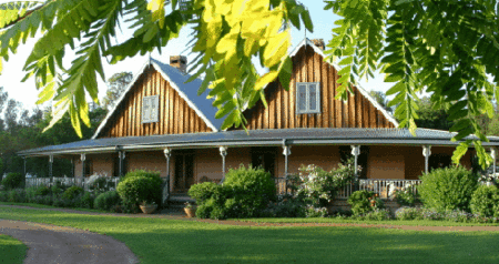 Carriages Country House - Hervey Bay Accommodation