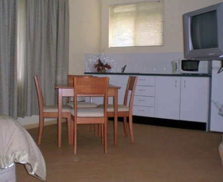 Neds Bed Horse O Tel - Hervey Bay Accommodation 3