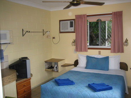 Paradise Court Holiday Units - Tourism Hervey Bay 3