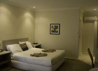 Lincoln Cottage Motor Inn - Tourism Hervey Bay 1