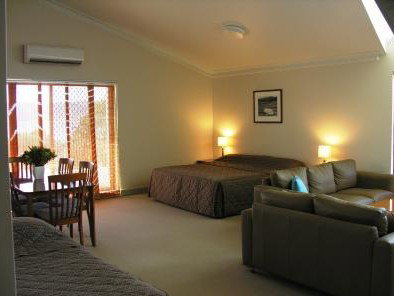 Banjo Paterson Inn - Tourism Hervey Bay 2