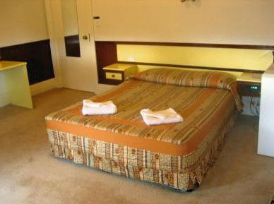 The Royal Exhibition Hotel - Hervey Bay Accommodation 1