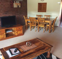 Cleveland Visitor Villas Motel  Shailer Park Garden Villas - Hervey Bay Accommodation